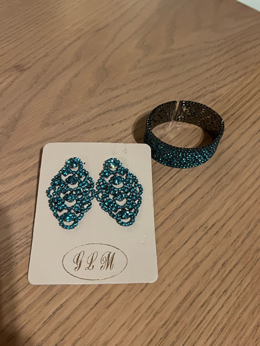 NWT Teal Sparkly Earrings & Bracelet Set - Picture 3 of 7